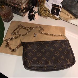 Authentic Louis Vuitton Pochette Accessoires